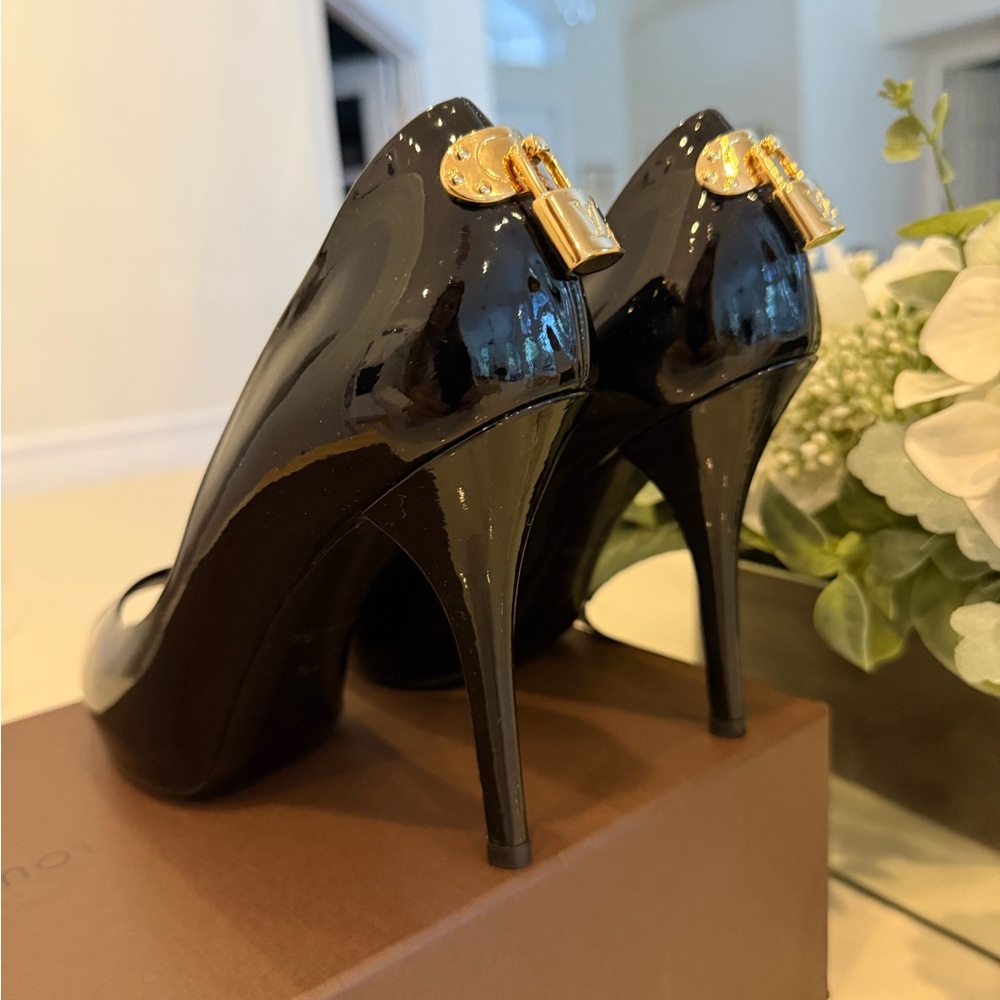 AUTHENTIC LV Louis Vuitton Black Heels with Gold Lock Detail - Picture 11 of 17